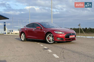 Лифтбек Tesla Model S 2015 в 