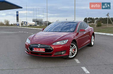 Лифтбек Tesla Model S 2015 в 