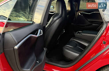 Лифтбек Tesla Model S 2015 в 