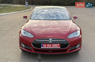 Лифтбек Tesla Model S 2015 в 