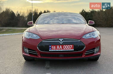 Лифтбек Tesla Model S 2015 в 