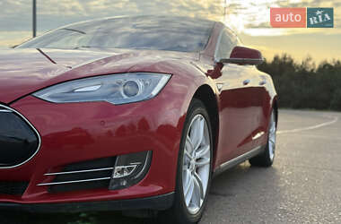 Лифтбек Tesla Model S 2015 в 