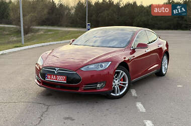 Лифтбек Tesla Model S 2015 в 