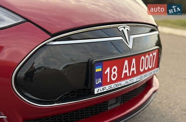 Лифтбек Tesla Model S 2015 в 