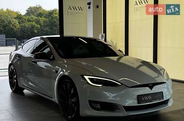 Ліфтбек Tesla Model S 2020 в 