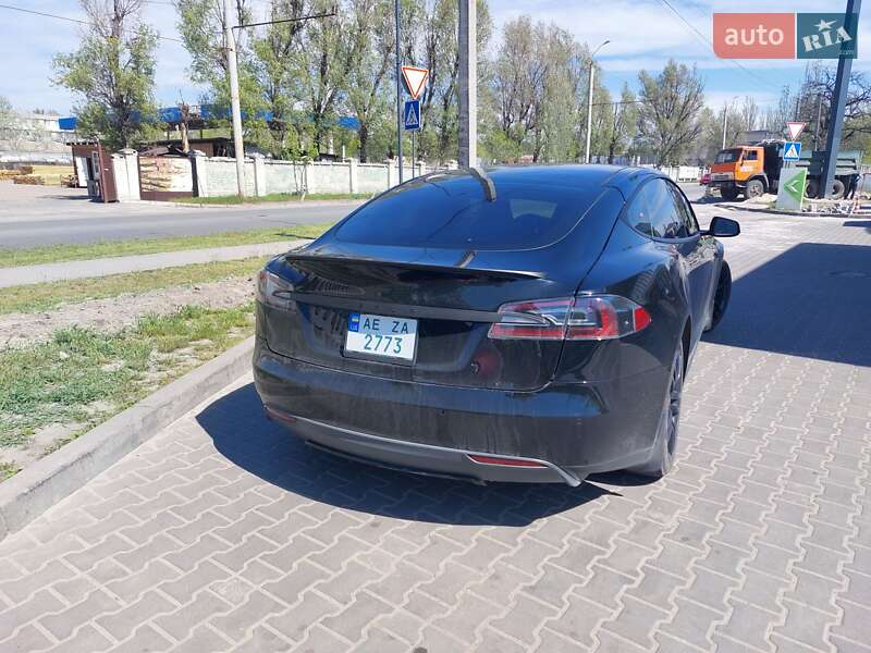 Лифтбек Tesla Model S 2014 в Днепре