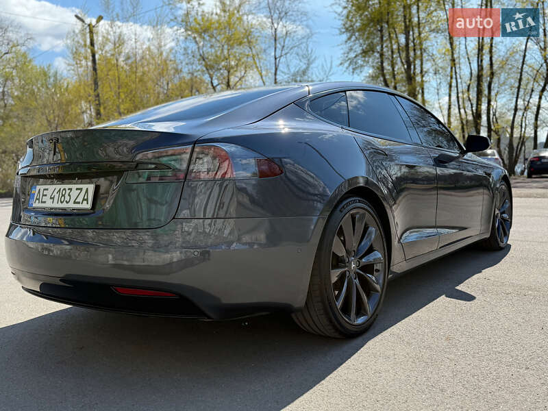 Лифтбек Tesla Model S 2017 в Днепре