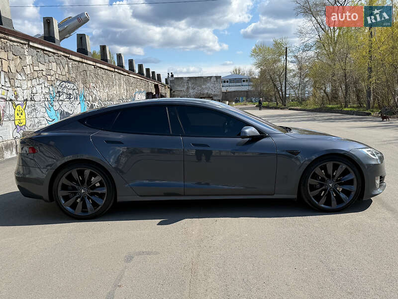 Лифтбек Tesla Model S 2017 в Днепре