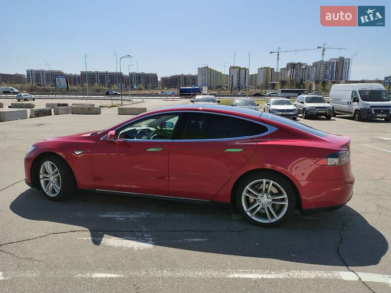 Ліфтбек Tesla Model S 2014 в Києві