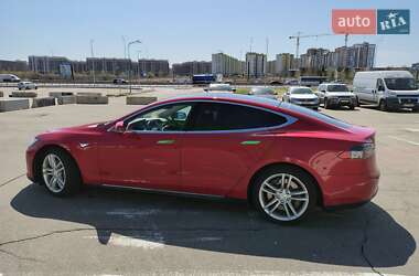 Лифтбек Tesla Model S 2014 в 