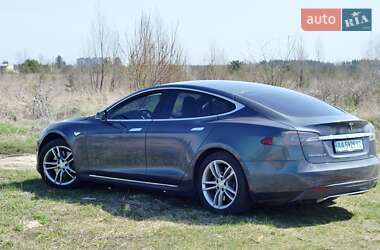 Лифтбек Tesla Model S 2014 в 