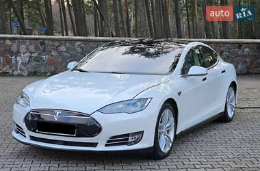 Лифтбек Tesla Model S 2015 в 