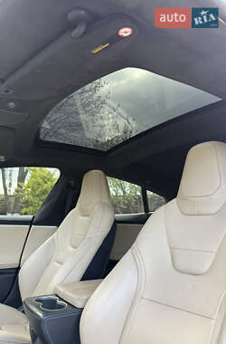 Лифтбек Tesla Model S 2015 в 
