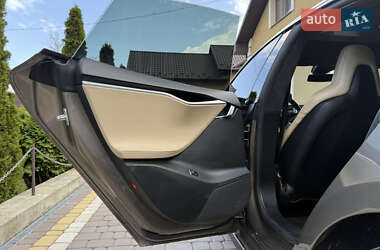 Лифтбек Tesla Model S 2015 в 