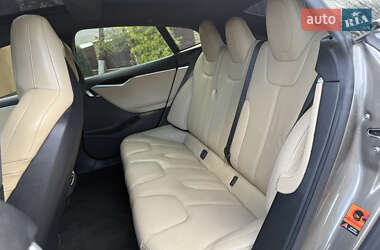 Лифтбек Tesla Model S 2015 в 