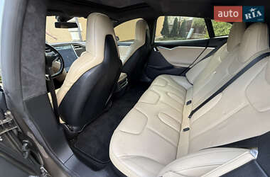 Лифтбек Tesla Model S 2015 в 