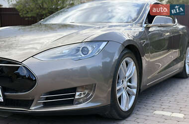 Лифтбек Tesla Model S 2015 в 