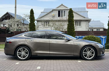 Лифтбек Tesla Model S 2015 в 