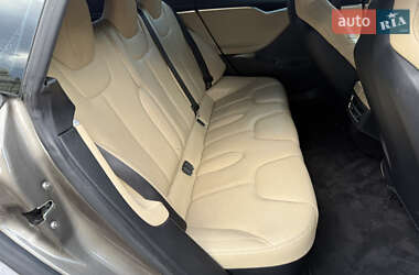 Лифтбек Tesla Model S 2015 в 
