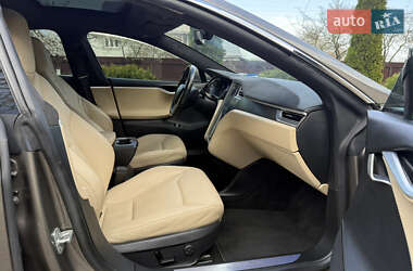 Лифтбек Tesla Model S 2015 в 