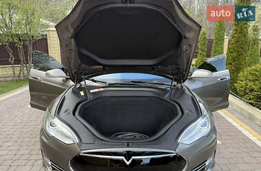 Лифтбек Tesla Model S 2015 в 