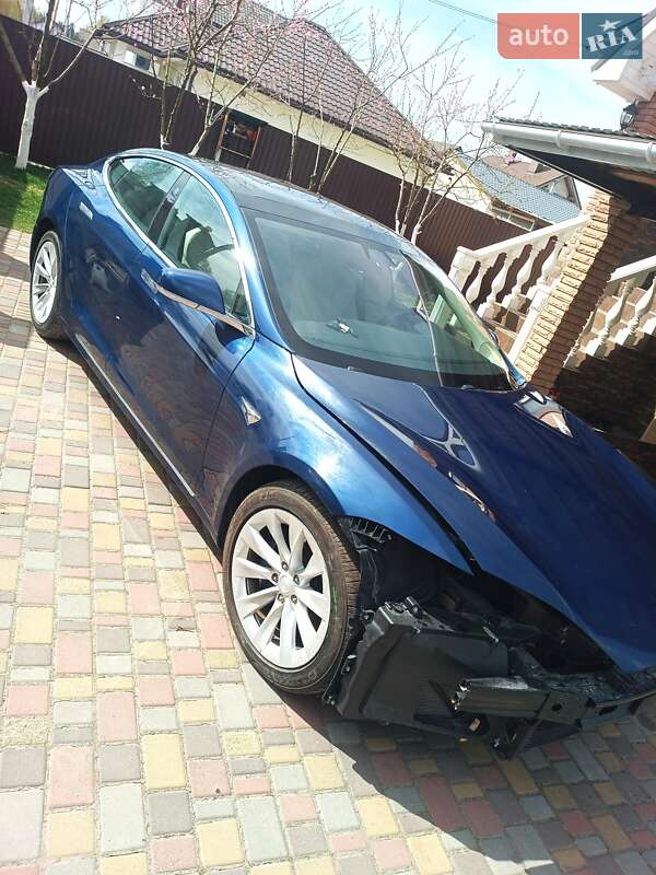 Лифтбек Tesla Model S 2018 в Киеве