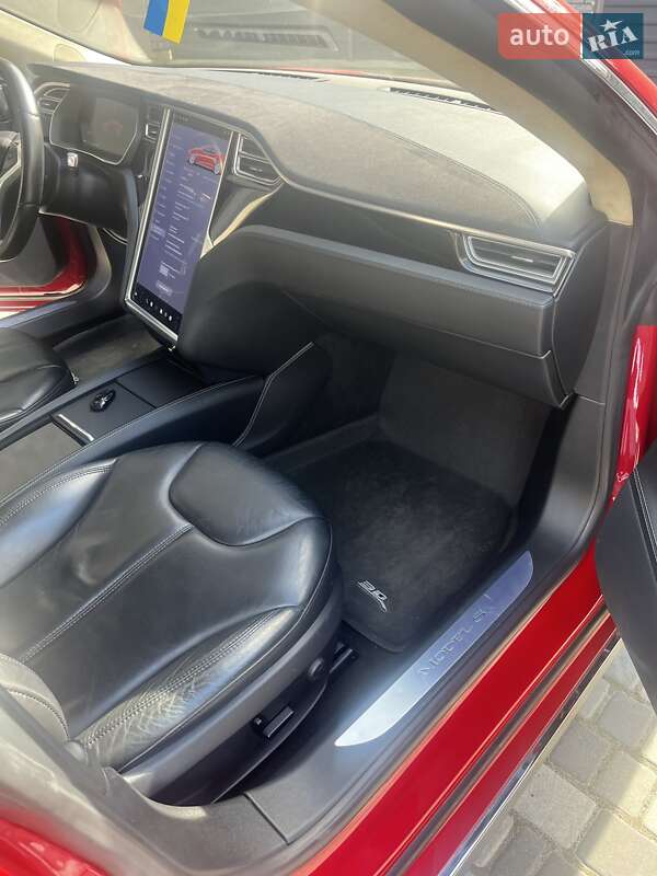 Лифтбек Tesla Model S 2015 в Киеве