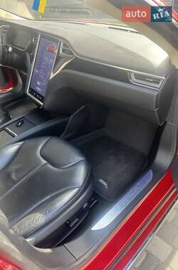 Ліфтбек Tesla Model S 2015 в 
