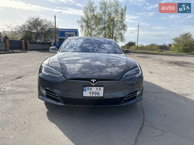 Tesla Model S 2016