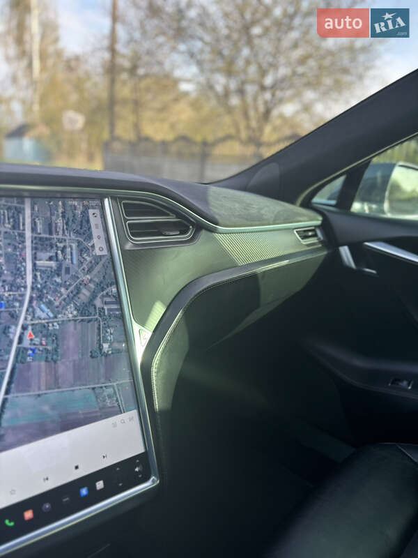 Лифтбек Tesla Model S 2016 в Остроге