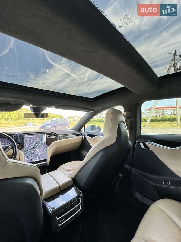 Лифтбек Tesla Model S 2014 в Ивано-Франковске