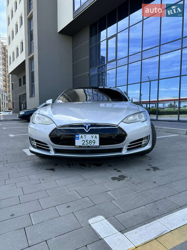 Лифтбек Tesla Model S 2014 в Ивано-Франковске