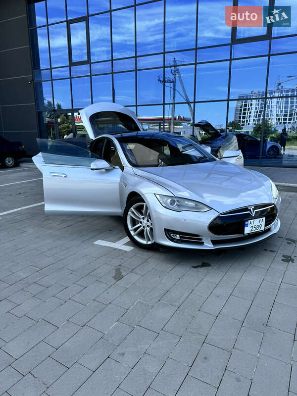 Лифтбек Tesla Model S 2014 в Ивано-Франковске