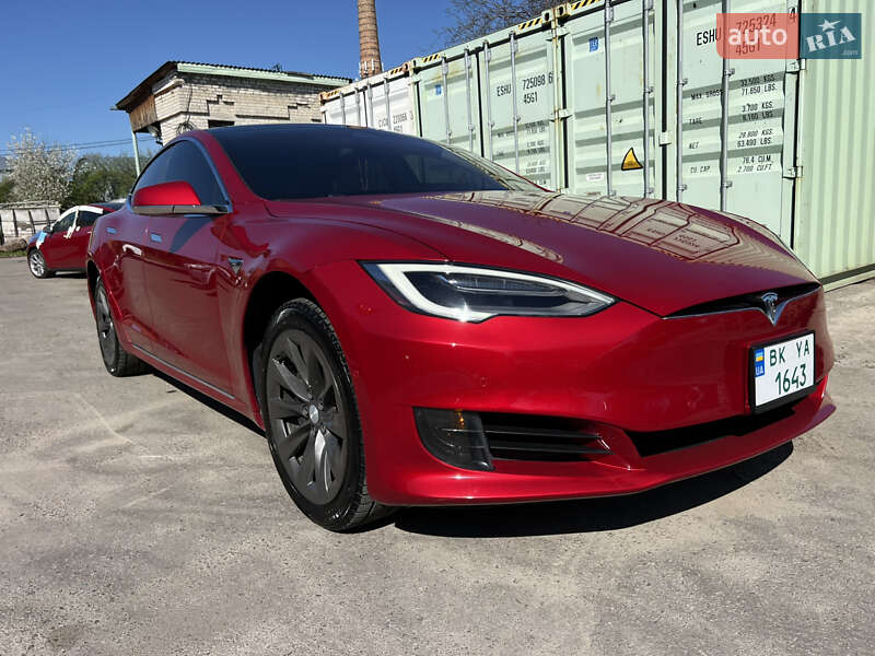 Ліфтбек Tesla Model S 2017 в 