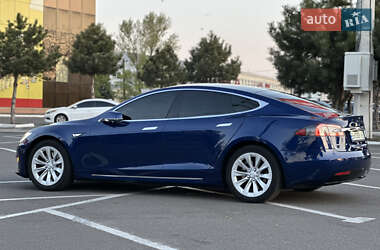 Лифтбек Tesla Model S 2016 в 