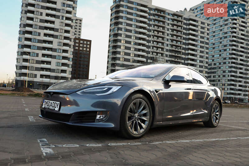 Лифтбек Tesla Model S 2019 в Киеве
