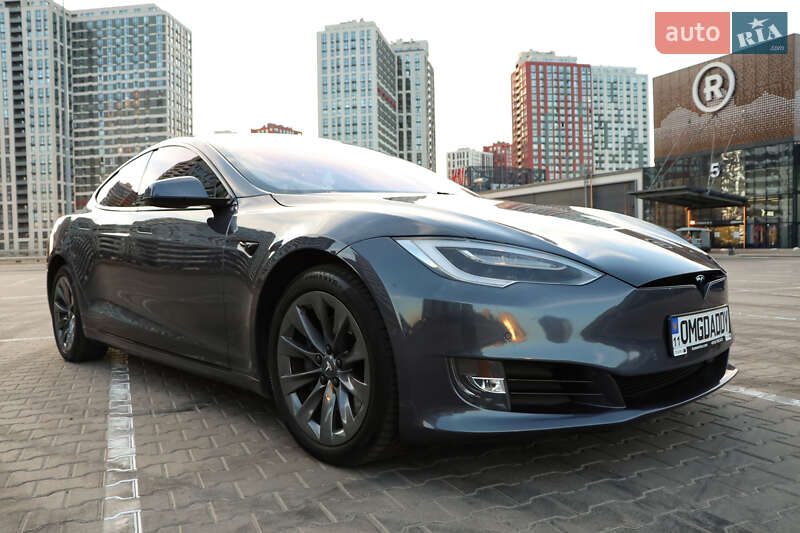 Лифтбек Tesla Model S 2019 в Киеве