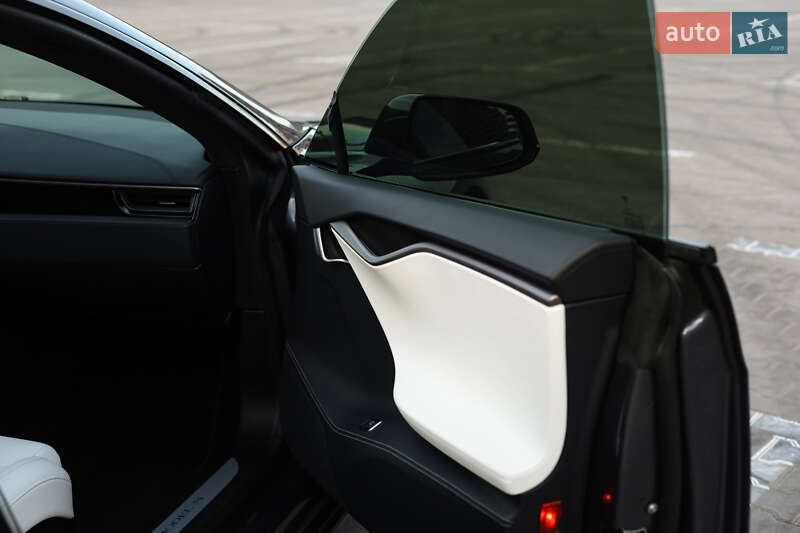 Лифтбек Tesla Model S 2019 в Киеве