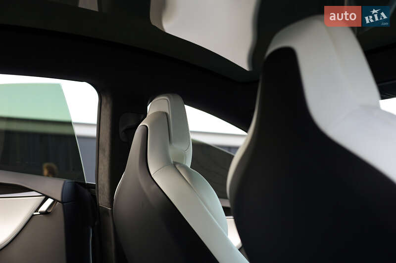 Лифтбек Tesla Model S 2019 в Киеве