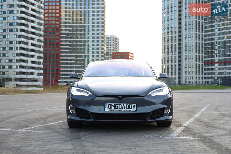 Лифтбек Tesla Model S 2019 в Киеве