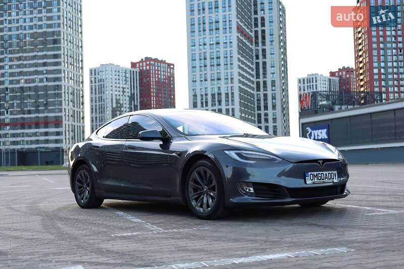 Лифтбек Tesla Model S 2019 в Киеве