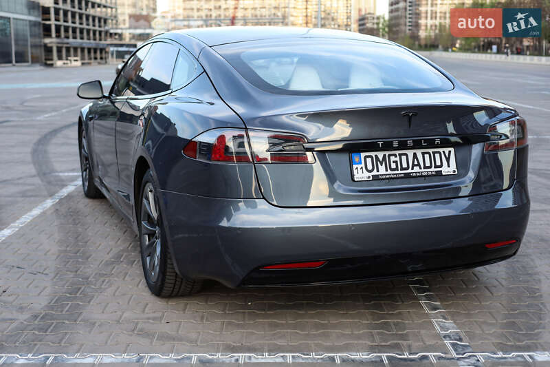 Лифтбек Tesla Model S 2019 в Киеве