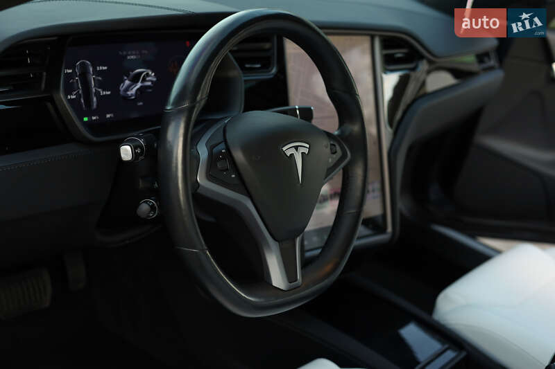 Лифтбек Tesla Model S 2019 в Киеве