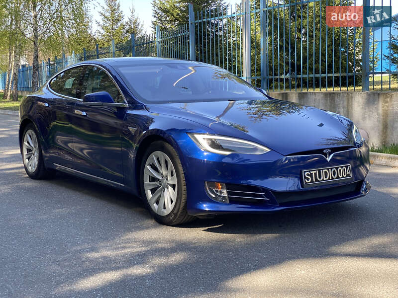 Ліфтбек Tesla Model S 2015 в Бучі