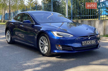 Лифтбек Tesla Model S 2015 в 