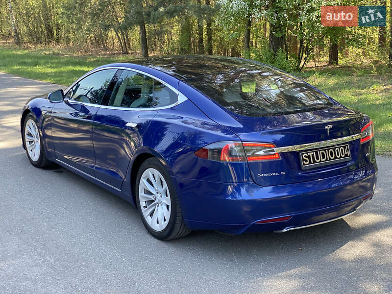 Ліфтбек Tesla Model S 2015 в Бучі