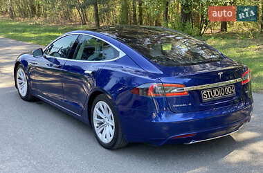 Лифтбек Tesla Model S 2015 в 