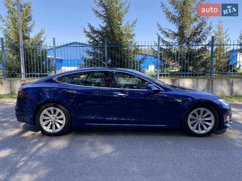 Ліфтбек Tesla Model S 2015 в Бучі