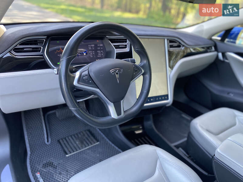 Ліфтбек Tesla Model S 2015 в Бучі