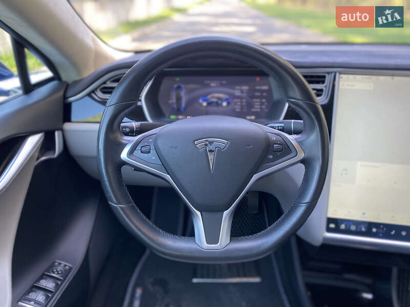 Ліфтбек Tesla Model S 2015 в Бучі